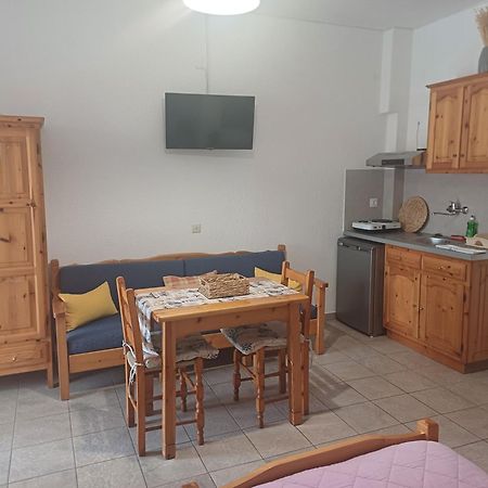Nikolaos Studios Apartments Skopelos stad Exteriör bild