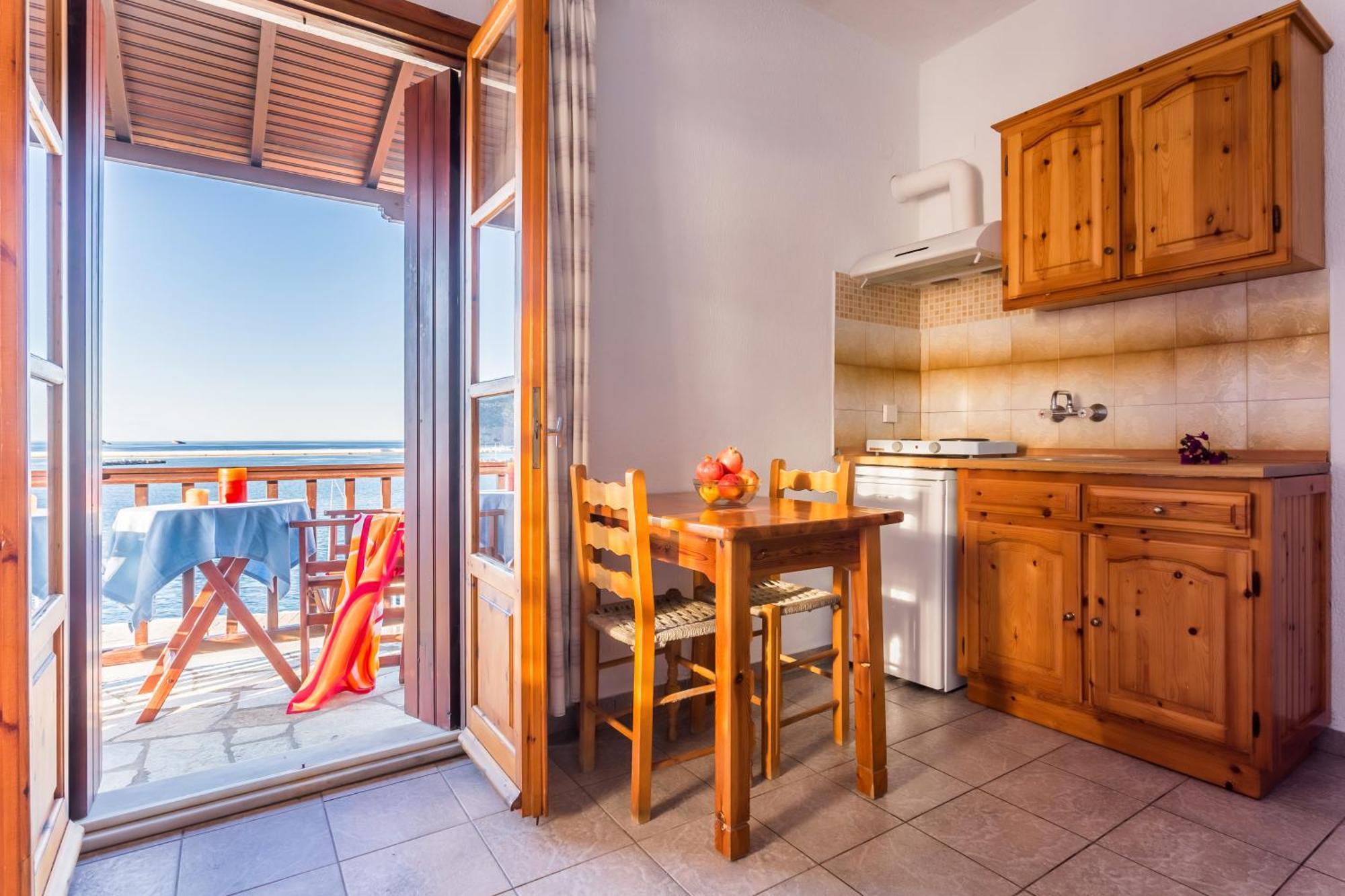 Nikolaos Studios Apartments Skopelos stad Exteriör bild