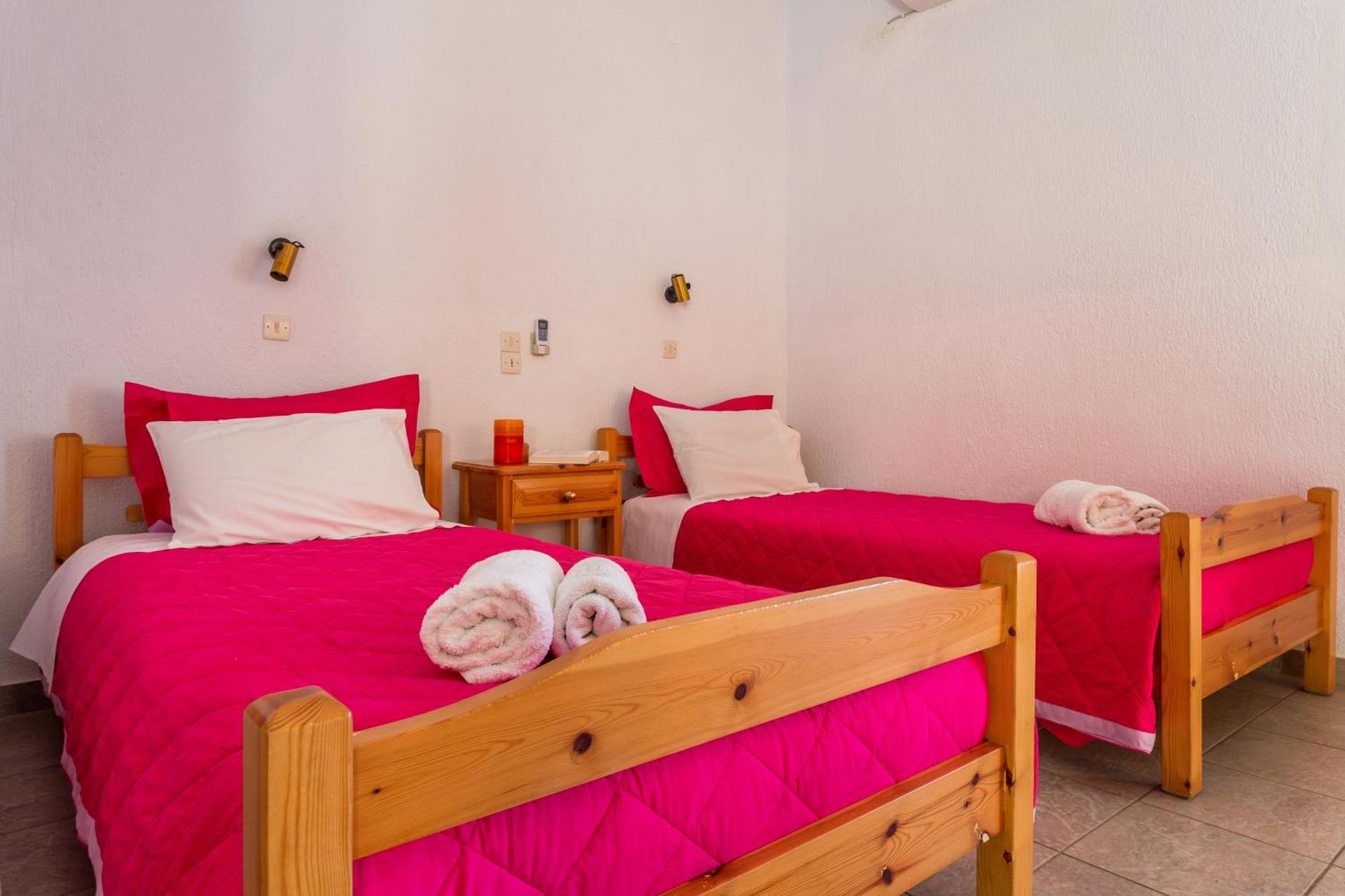 Nikolaos Studios Apartments Skopelos stad Exteriör bild