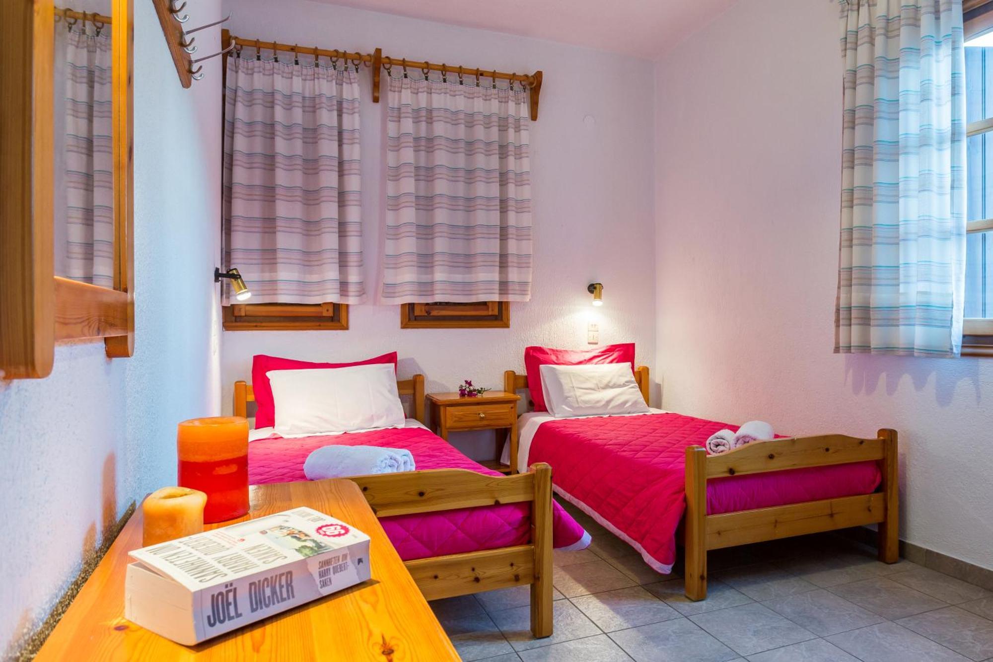 Nikolaos Studios Apartments Skopelos stad Exteriör bild