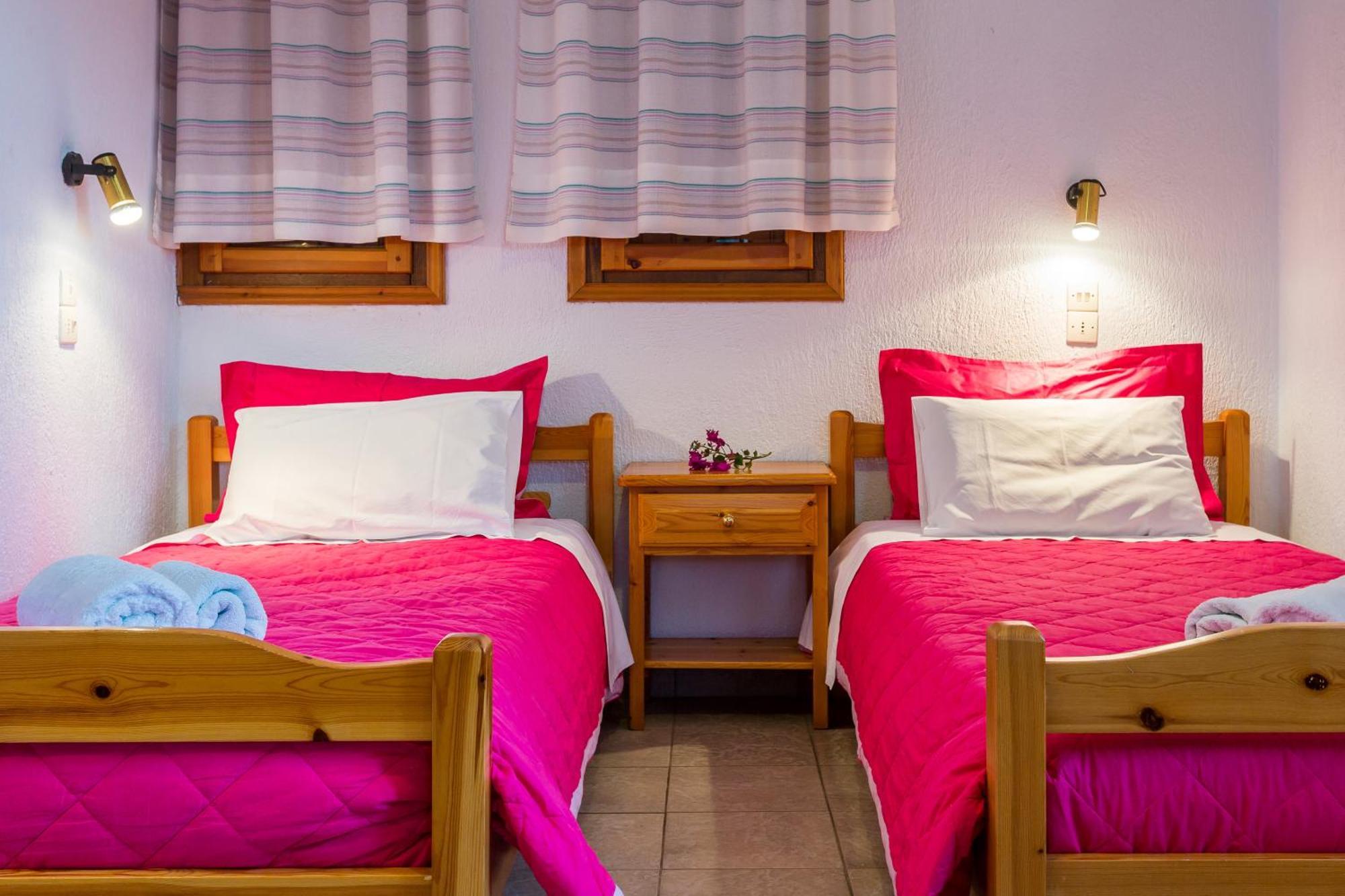 Nikolaos Studios Apartments Skopelos stad Exteriör bild