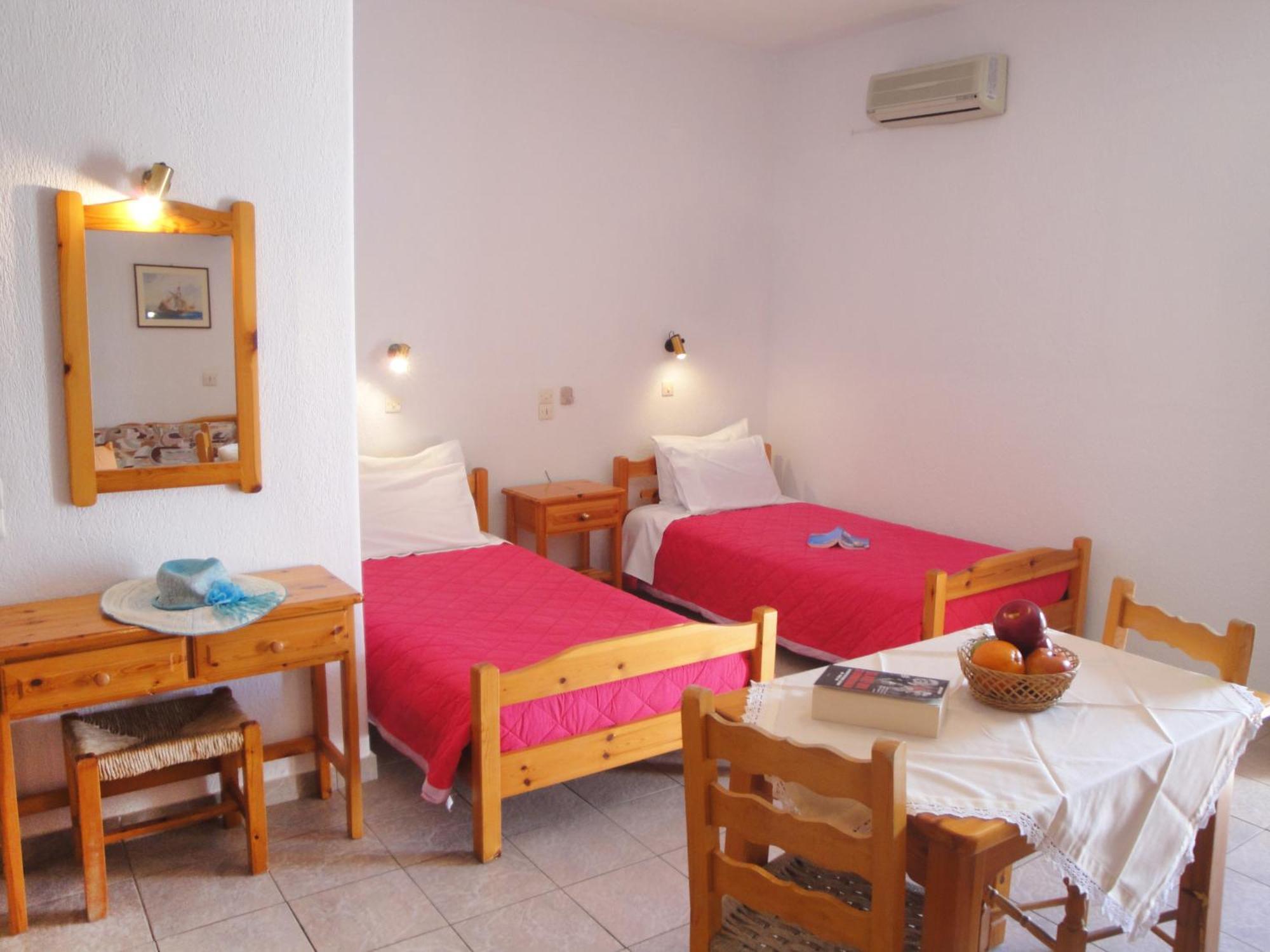 Nikolaos Studios Apartments Skopelos stad Exteriör bild
