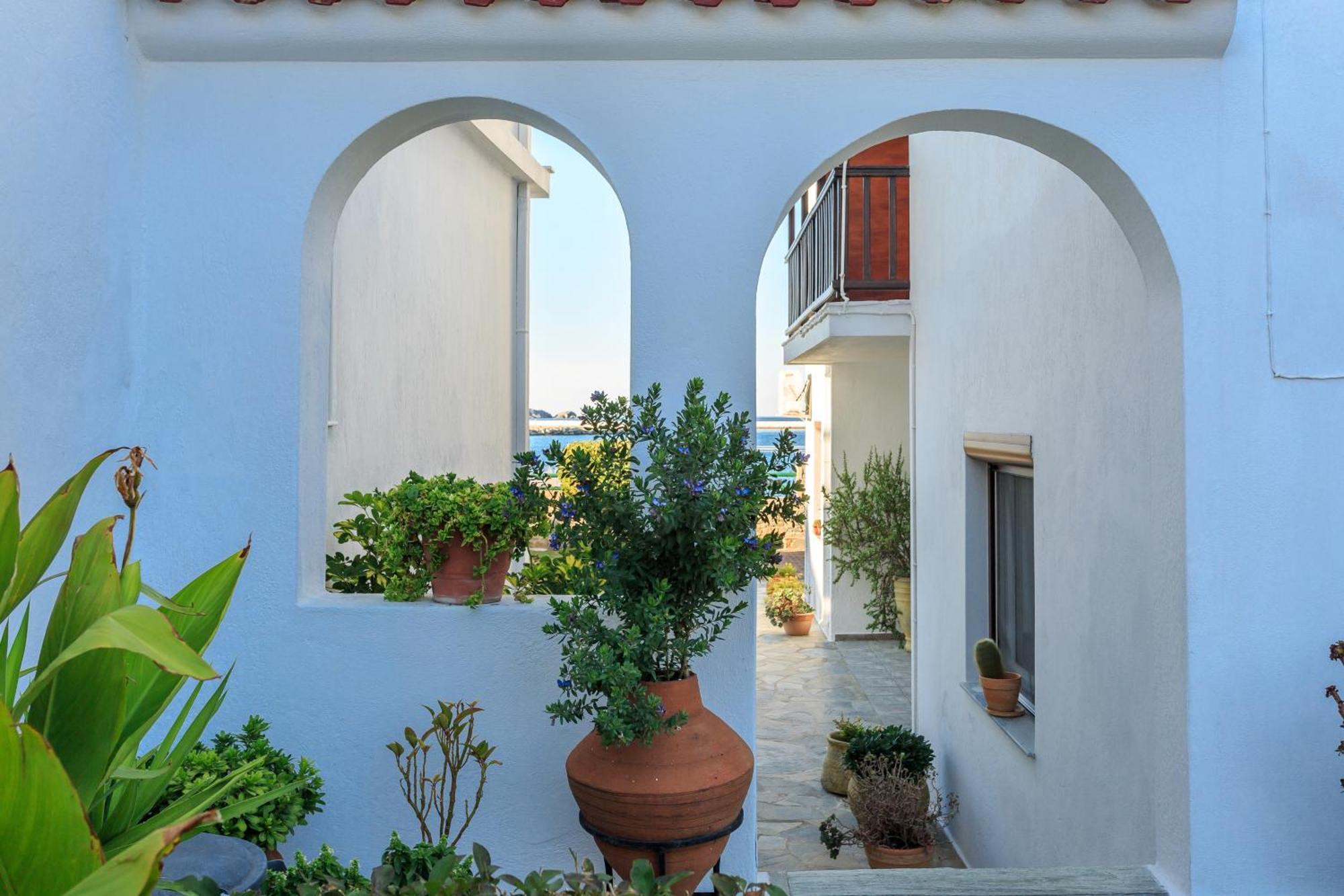 Nikolaos Studios Apartments Skopelos stad Exteriör bild