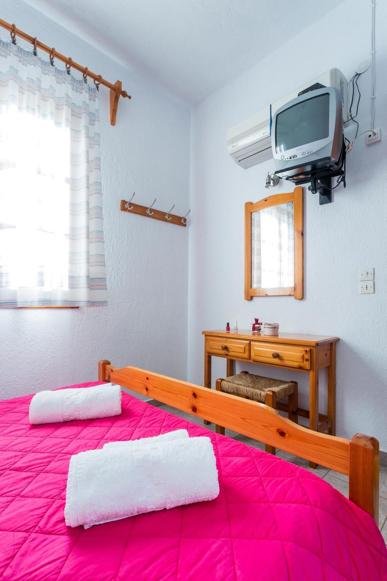 Nikolaos Studios Apartments Skopelos stad Exteriör bild