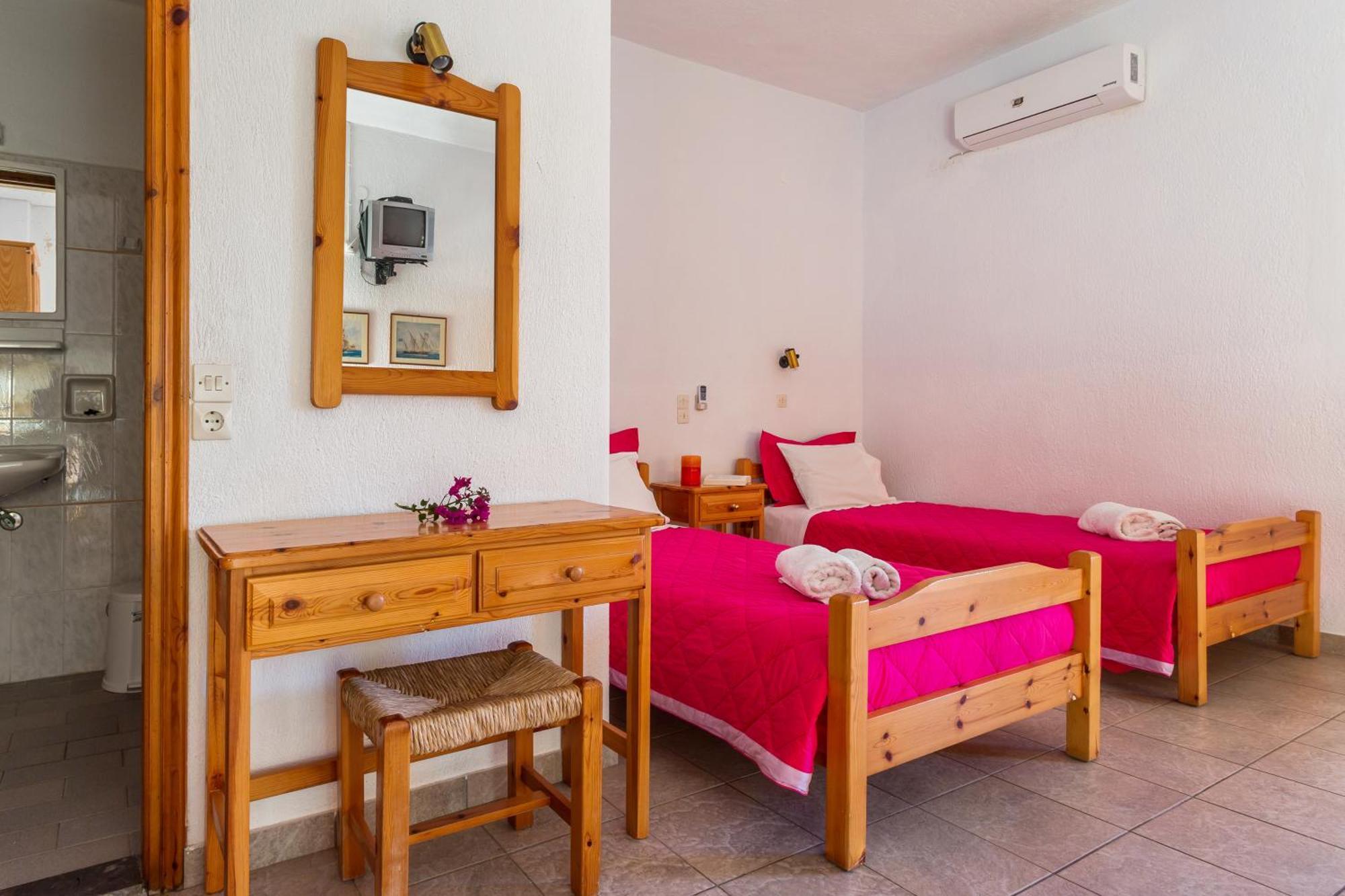 Nikolaos Studios Apartments Skopelos stad Exteriör bild