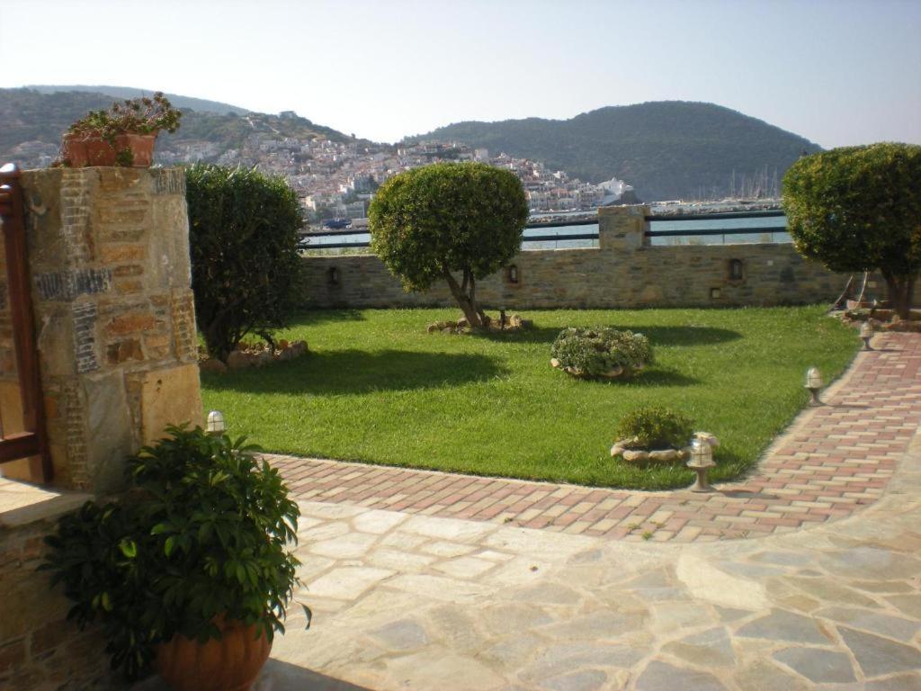 Nikolaos Studios Apartments Skopelos stad Exteriör bild