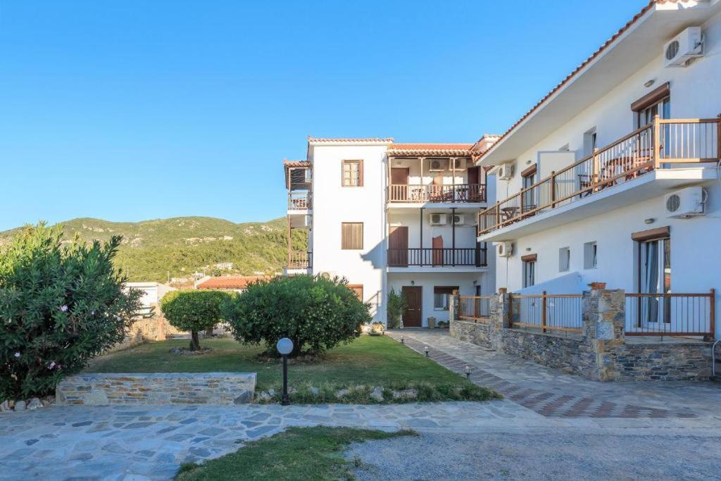 Nikolaos Studios Apartments Skopelos stad Exteriör bild