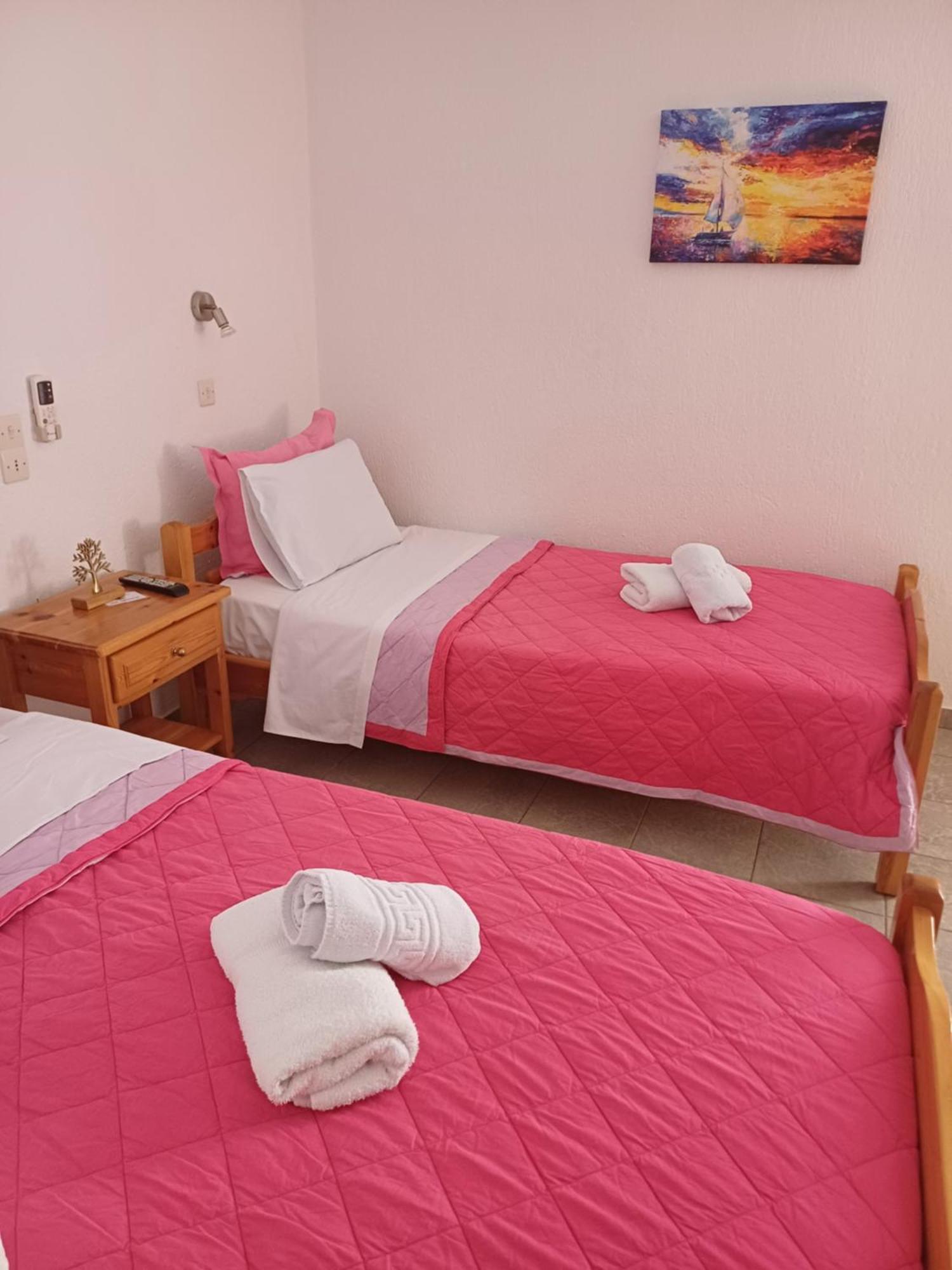 Nikolaos Studios Apartments Skopelos stad Exteriör bild