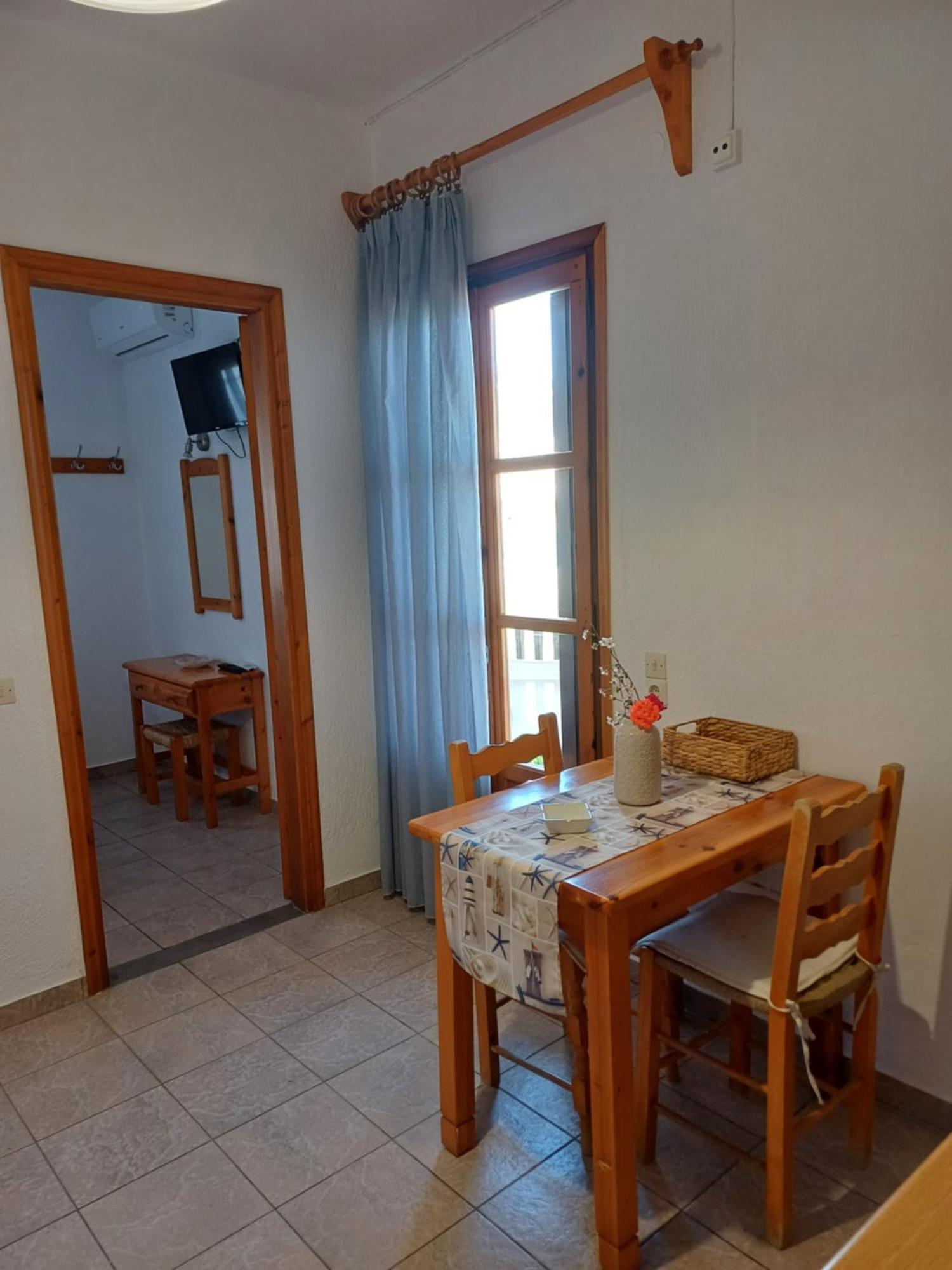 Nikolaos Studios Apartments Skopelos stad Exteriör bild