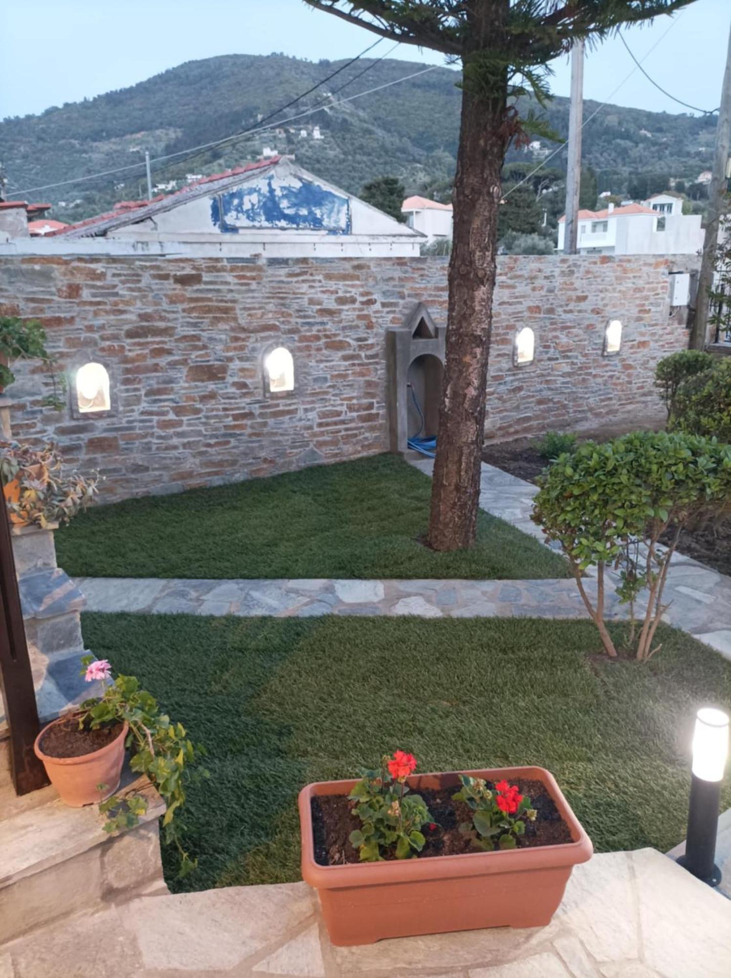 Nikolaos Studios Apartments Skopelos stad Exteriör bild