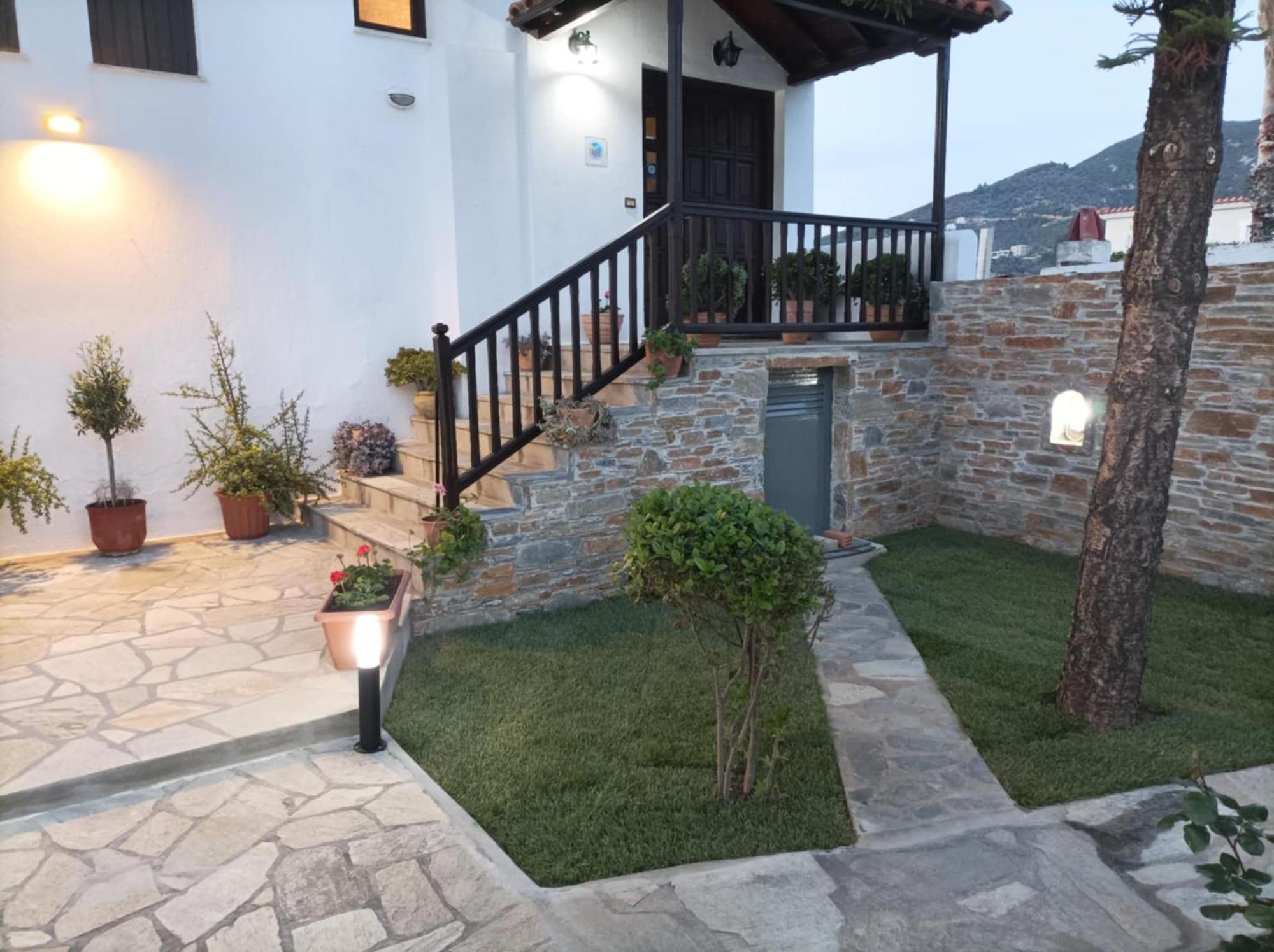 Nikolaos Studios Apartments Skopelos stad Exteriör bild