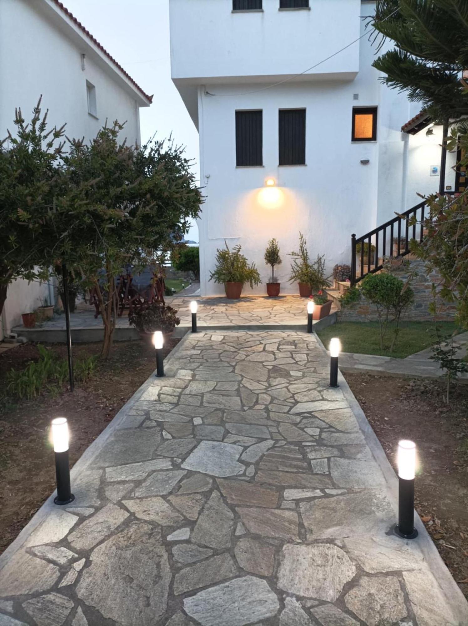 Nikolaos Studios Apartments Skopelos stad Exteriör bild