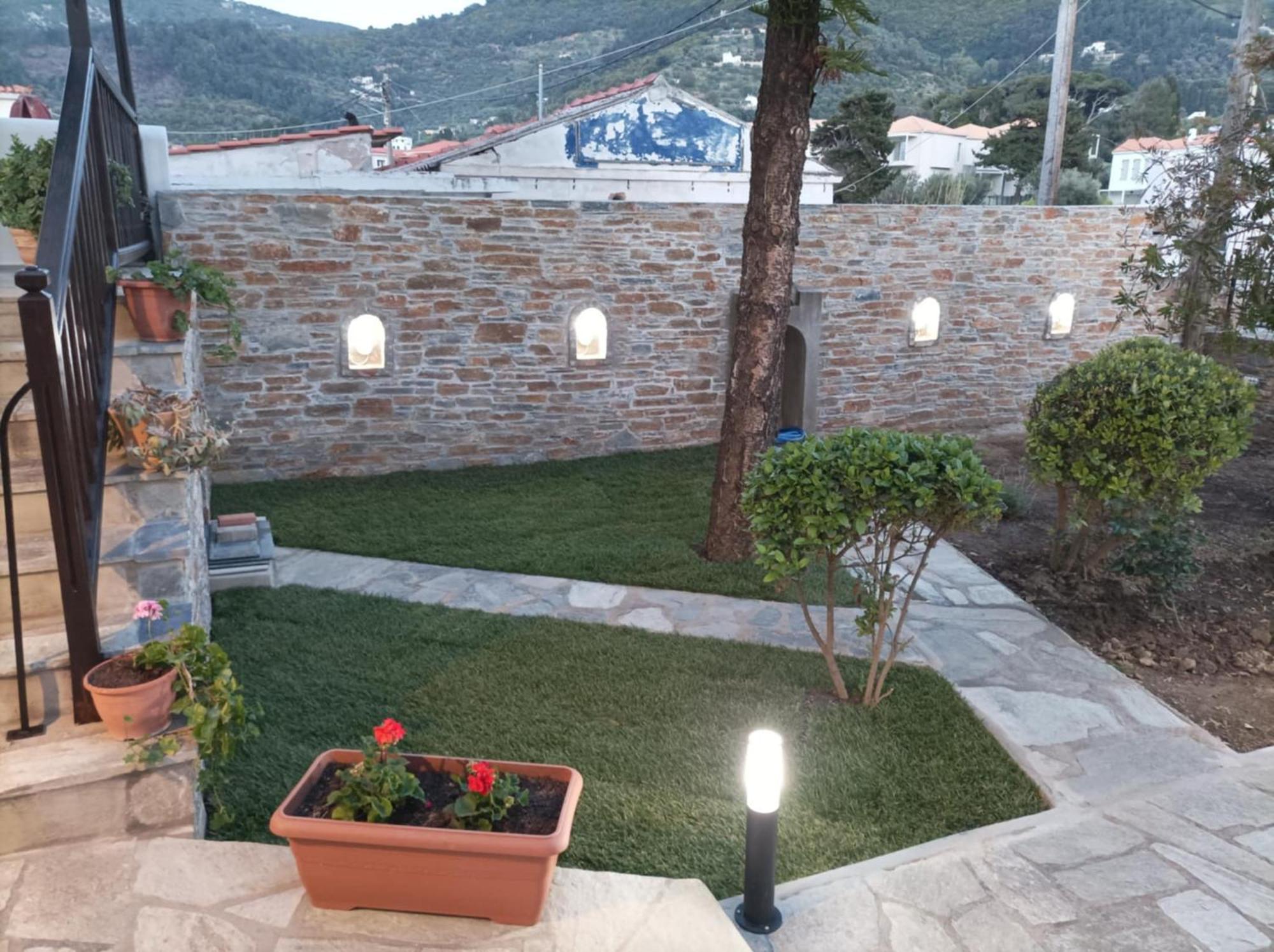 Nikolaos Studios Apartments Skopelos stad Exteriör bild