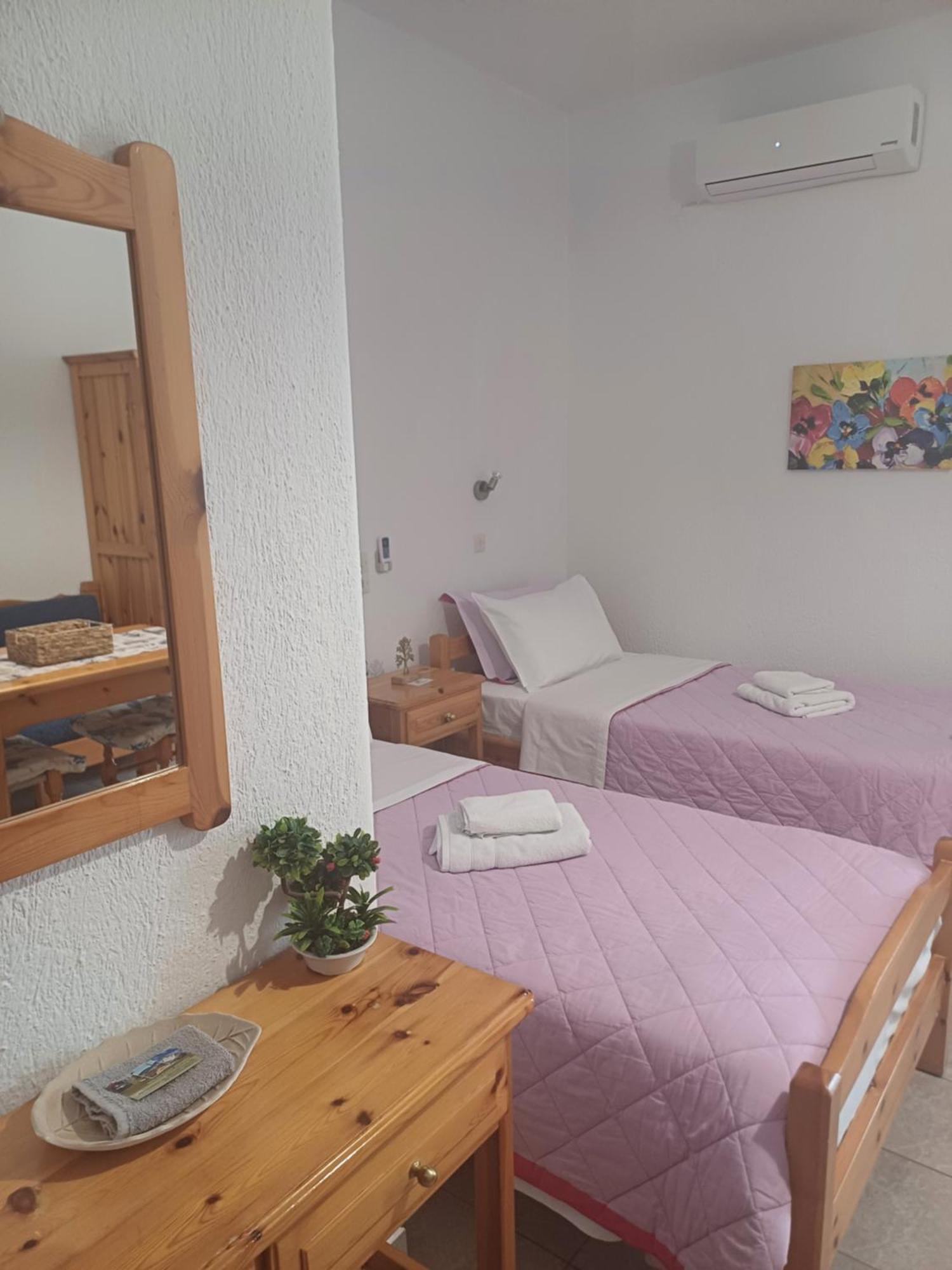Nikolaos Studios Apartments Skopelos stad Exteriör bild